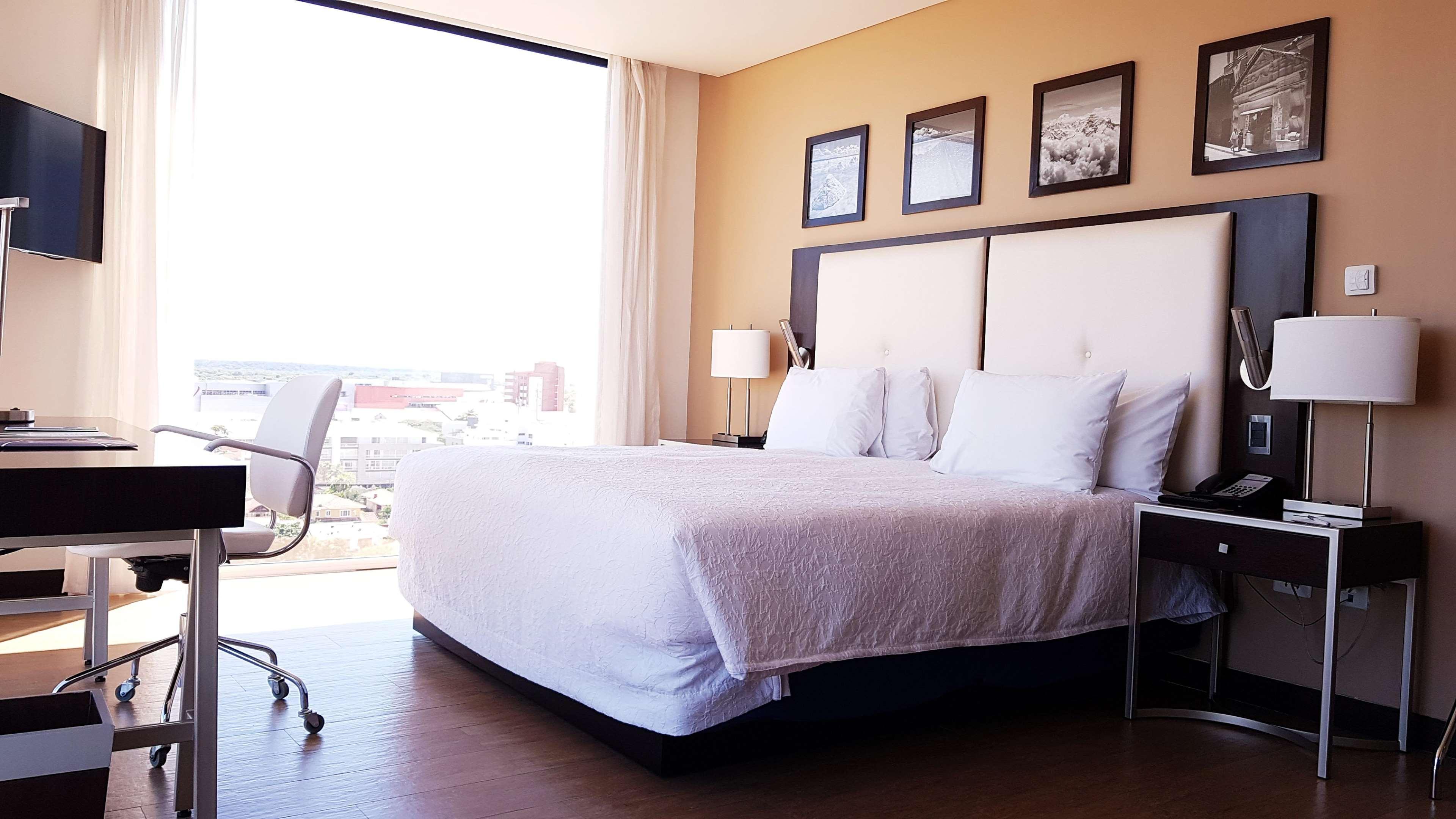 Hampton By Hilton Santa Cruz Hotel Santa Cruz de La Sierra Exterior photo